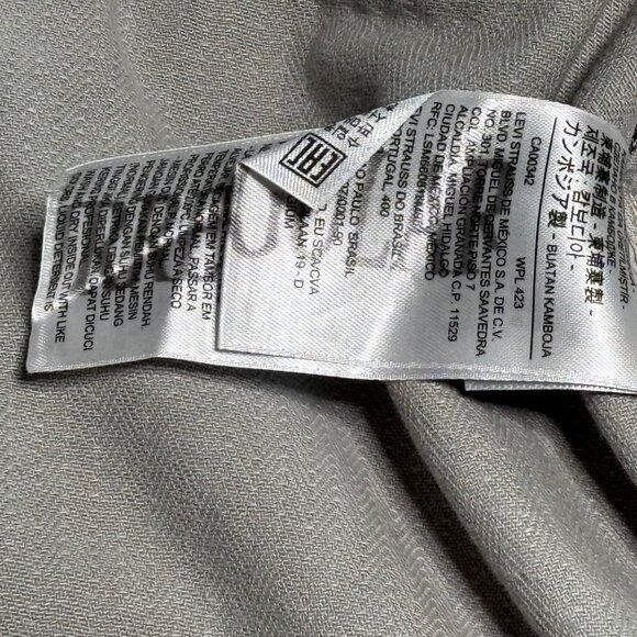 Levi’s Signature Women’s Trucker Jean Jacket Size Medium Gray Wash Denim NWT - Picture 16 of 16